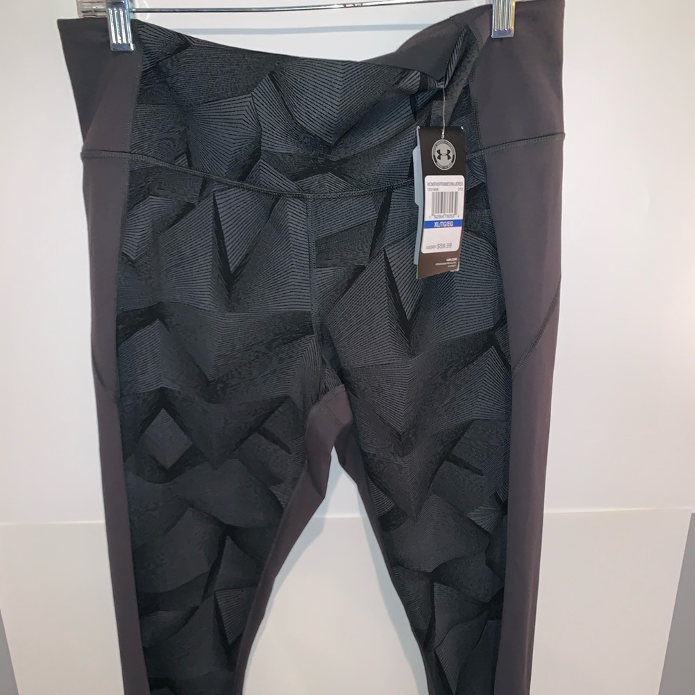 XL Under Armour crop fitted workout pants NWT